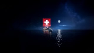 Ein rotes Quadrat und ein weißer Kreis spiegeln Licht auf dunklem Wasser | MSC Cruises