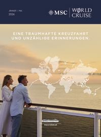 Ein Paar beobachtet einen schönen Sonnenuntergang über einer Weltkarte | MSC Cruises