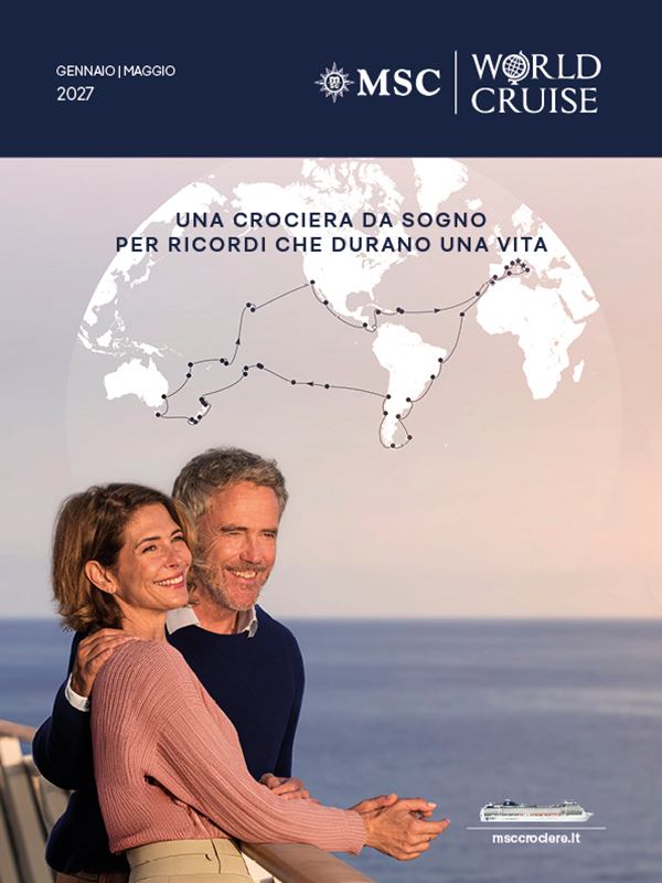 Una coppia gode di un momento romantico sullo sfondo dell'orizzonte marino | MSC Crociere