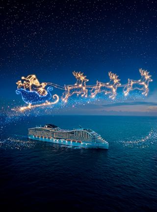 Festliche Stimmung auf See mit Kreuzfahrtschiff und Schlitten unter Sternenhimmel | MSC Cruises