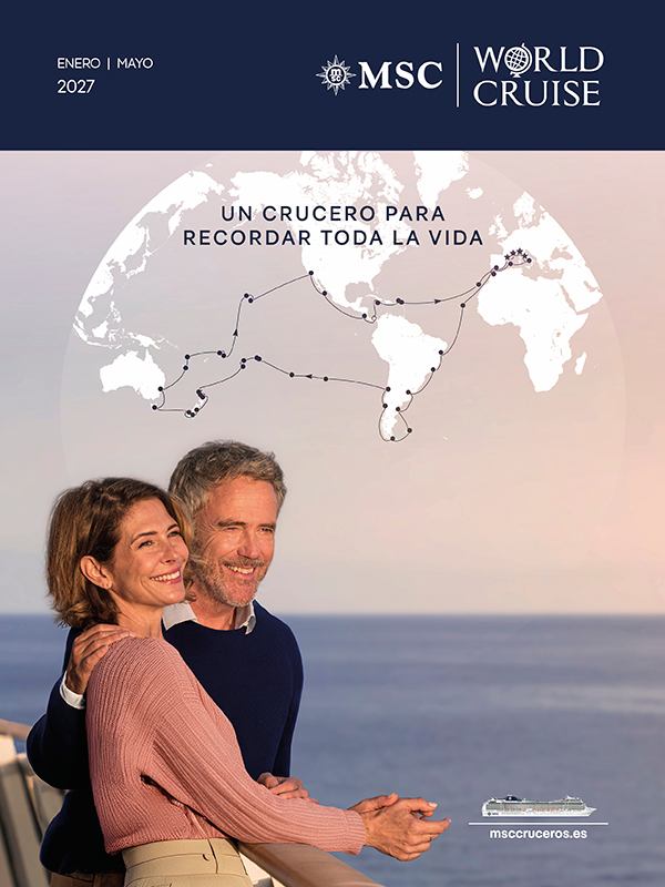 Una pareja disfruta de un momento romántico con el mar de fondo | MSC Cruceros