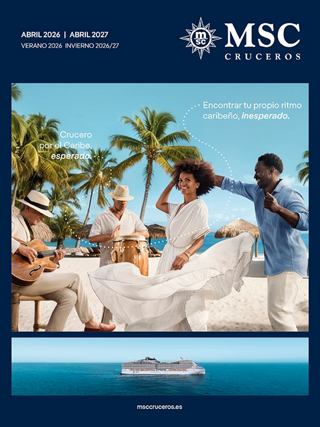 Un grupo de amigos disfruta de un día soleado en la playa con cócteles | MSC Cruceros