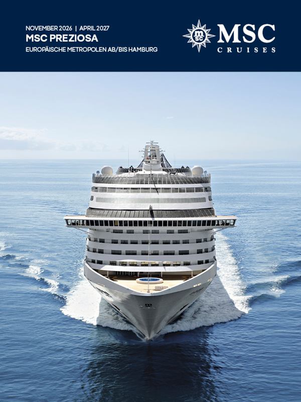 Großes Kreuzfahrtschiff fährt bei sonnigem Wetter auf offenem Meer | MSC Cruises