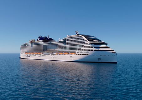 Gran crucero navegando en mar azul tranquilo | MSC Cruises