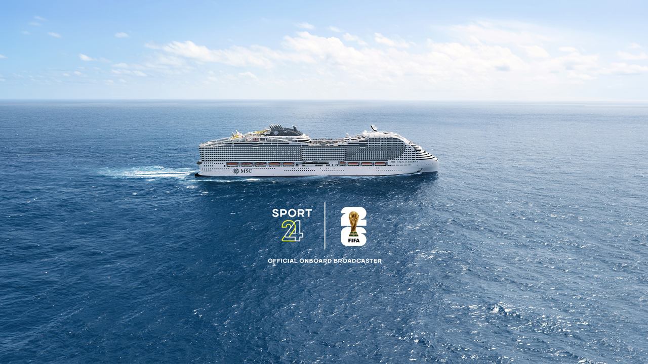 Luxuriöses Kreuzfahrtschiff mit Menschen auf dem Deck unter klarem Himmel | MSC Cruises