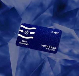 Una tarjeta de lealtad azul que simboliza la membresía en el MSC Voyagers Club | MSC Cruceros
