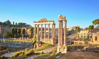 Struttura storica a Civitavecchia che riflette lo stile architettonico romano antico | MSC Crociere