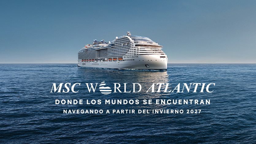 Barco de crucero navegando en océano abierto bajo cielo nublado | MSC Cruises