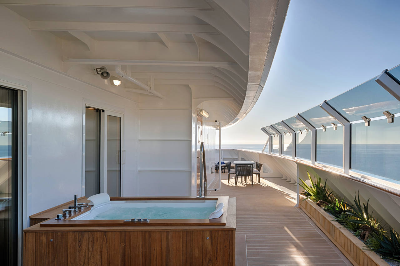 Luxurious balcony with a hot tub and panoramic sea view | MSC Cruises