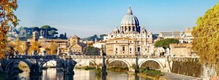 Una vista panoramica dell'iconica architettura romana contro un cielo blu chiaro | MSC Crociere