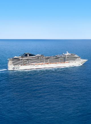 Le MSC Preziosa navigue gracieusement sur des eaux calmes, incarnant l'aventure et le luxe en mer | MSC Croisières