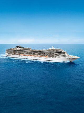 Die MSC Splendida gleitet über ruhige Gewässer und bietet ein unvergessliches Seerlebnis | MSC Cruises
