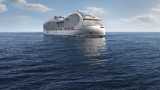 Un navire de croisière navigue sur des eaux calmes sous un ciel bleu | MSC Croisières