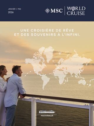 Un couple admire le coucher de soleil avec une carte mondiale des croisières | MSC Cruises