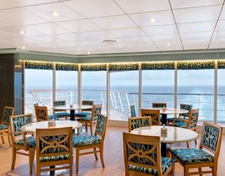 Helle und einladende Restaurantatmosphäre mit Blick auf das Meer | MSC Cruises