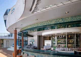 Bar with a terrace offering drinks and a cozy atmosphere on a cruise ship | MSC Cruises