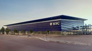 Moderno terminal de cruceros en Barcelona, España, con un diseño elegante y grandes fachadas de vidrio | MSC Cruceros