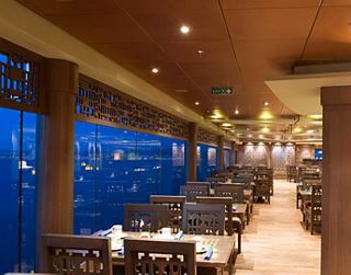 A cozy restaurant atmosphere with ocean views, offering a variety of dishes | MSC Cruises