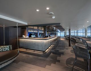 Bar moderno con un ambiente acogedor y decoración elegante a bordo de MSC Cruises | MSC Cruceros
