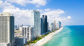 Découvrez la silhouette moderne de Miami au bord de l'océan turquoise | MSC Cruises