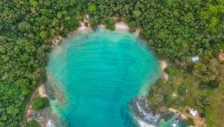 Vista aérea que muestra un impresionante paisaje de playa | MSC Cruceros