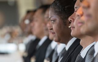Eine Gruppe junger Fachleute, die bereit ist, ihre Reise in der maritimen Industrie zu beginnen | MSC Cruises