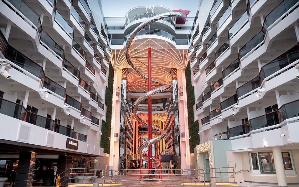 MSC World Europa in navigazione