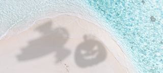 Shadows of ghosts and pumpkins on the sand by the sea | MSC Cruises