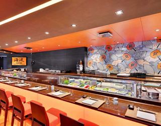 Un bar à sushi moderne avec une atmosphère chaleureuse et un menu raffiné | MSC Croisières