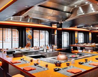 Restaurant moderne avec une ambiance chaleureuse et un décor élégant | MSC Croisières