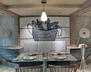 Restaurant moderne avec des tables et des chaises élégantes pour une expérience culinaire agréable | MSC Croisières
