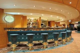 Bar Smeraldo aboard MSC Poesia invites guests to relax and enjoy drinks in a welcoming atmosphere | MSC Cruises
