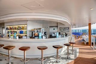 Horizon Bar offers a welcoming counter and sea views aboard MSC Meraviglia | MSC Cruises