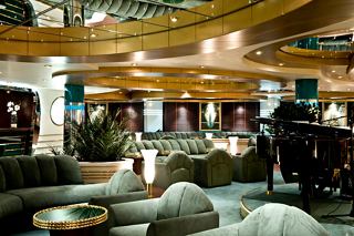La Prua Piano Bar features inviting seating areas, relaxing atmosphere and live piano music | MSC Cruises