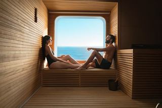 Couple relaxing on spa thermal area | MSC Cruises