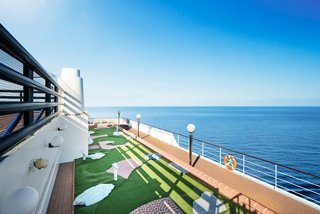 Minigolf course on the deck overlooking the sea and sky | MSC Cruises
