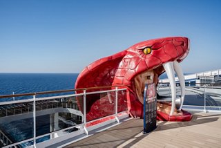 Venom Drop @ The Spiral entertainment on MSC World Europa overlooking the sea | MSC Cruises