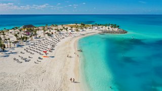 Sandy beach with turquoise water and rows of sun loungers at Ocean Cay | MSC Cruises