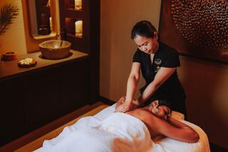 A therapist gives a relaxing massage to a guest in a tranquil spa setting | MSC Cruises