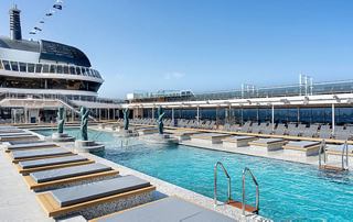 Der Pool auf der MSC Euribia bietet Entspannung und Spaß an Bord | MSC Cruises
