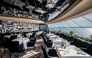 Das stilvolle Restaurant bietet einen atemberaubenden Blick auf das Meer und eine einladende Atmosphäre | MSC Cruises