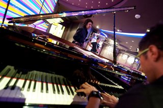 A musician plays the piano in The Purple Jazz Bar, creating a lively atmosphere for guests on MSC Splendida | MSC Cruises
