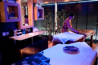 A tranquil massage room prepared for a soothing treatment at MSC Aurea Spa, with soft lighting and attentive staff | MSC Cruises