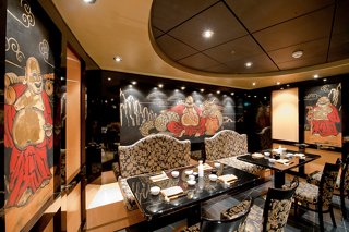 Espace de restauration élégant au restaurant Oriental Plaza avec une décoration stylée et des tables accueillantes | MSC Croisières