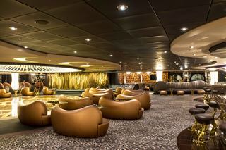Einladende Safari Lounge, ideal zum Entspannen und Geselligkeit | MSC Cruises