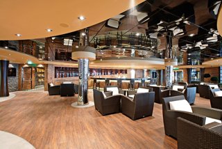 A tranquil space featuring elegant seating and a welcoming atmosphere for relaxation at the MSC Aurea Spa | MSC Cruises