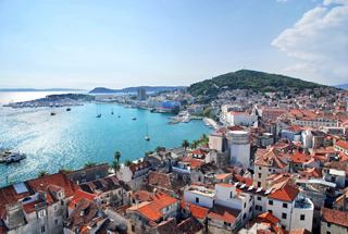 Ein Panoramaansicht von Split, Kroatien, das die lebendige Stadtlandschaft und die schöne Küste zeigt | MSC Cruises