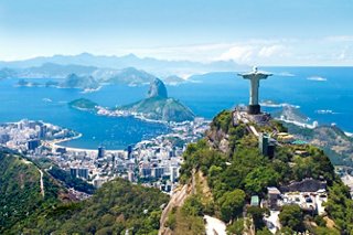Ein Panoramablick auf Rio de Janeiro mit dem Corcovado-Berg und dem Meer | MSC Cruises