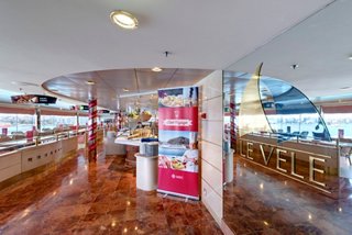 Ein geräumiges Buffetrestaurant auf der MSC Opera, das die Gäste einlädt, eine Vielzahl kulinarischer Köstlichkeiten zu genießen | MSC Cruises