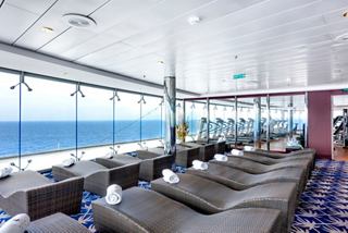 Una sala de relajación serena con vistas panorámicas al mar, invitando a los huéspedes a relajarse y rejuvenecer | MSC Cruceros
